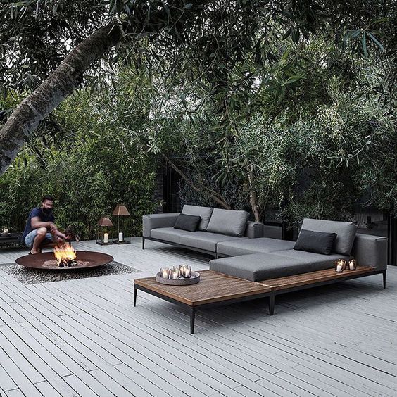 bộ ghế sofa ngoài vườn sử dụng khung sắt và gỗ