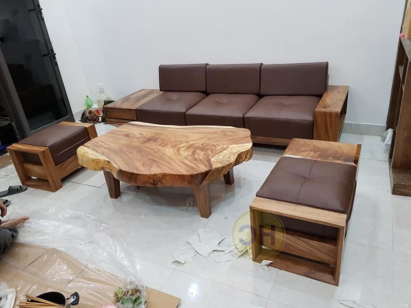 Một số loại khung sofa gỗ khác đẹp mắt nhưng có giá thành khá cao. Trên hình là kết hợp sofa gỗ đệm chất lượng cực tốt.