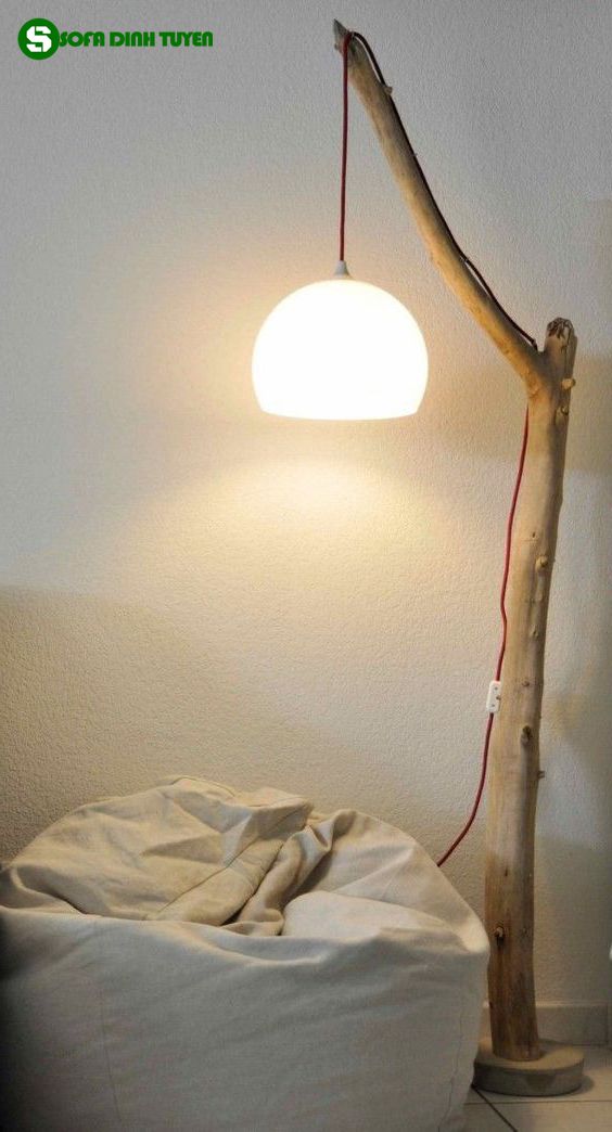 đèn đứng sofa ở góc 