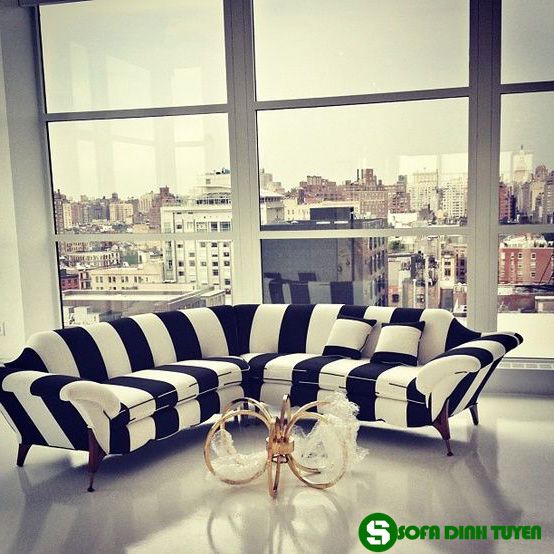 Mẫu sofa góc bọc da đen trắng cho khách hàng tham khảo.
