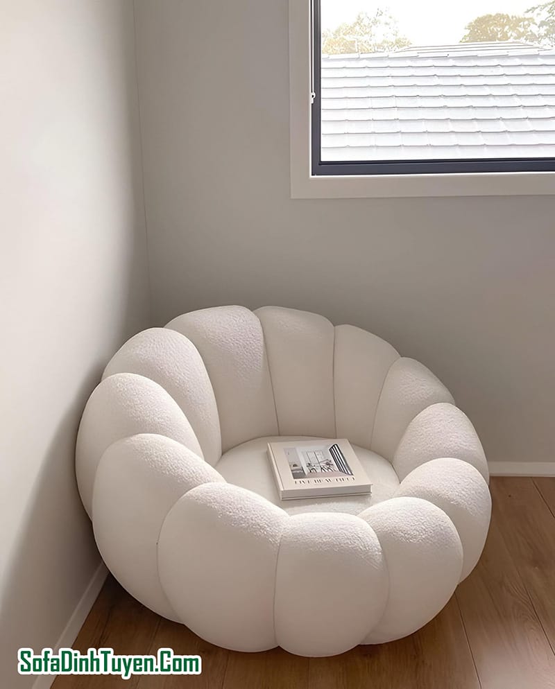 Mẫu ghế sofa bệt hình tròn bọc nỉ thích hợp sử dụng trong phòng riêng mang tới sự thoải mái, riêng tư