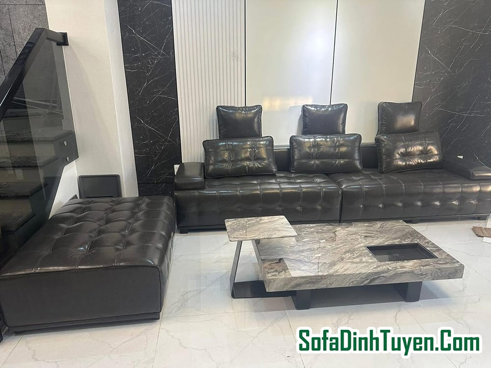 Các mẫu ghế bệt nhưng vẫn có chân giấu sâu bên trong giúp cách ly sàn nhà với sofa hạn chế côn trùng ẩm thấp